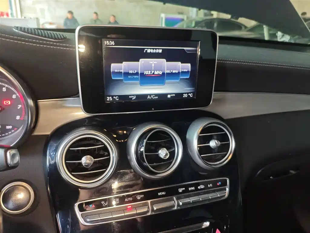 Mercedes-Benz GLC 2017 — фото 13