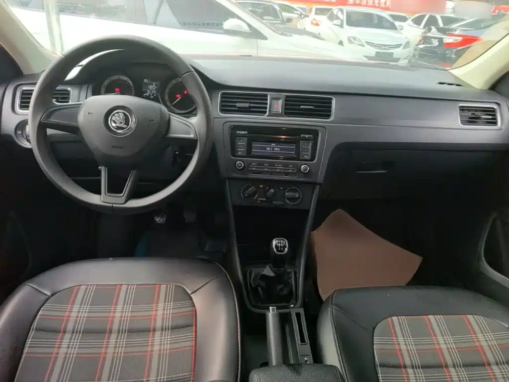 Skoda Rapid Spaceback 2019 — фото 10