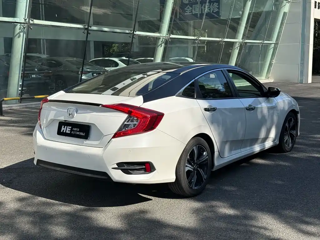 Honda Civic 2018 — фото 8