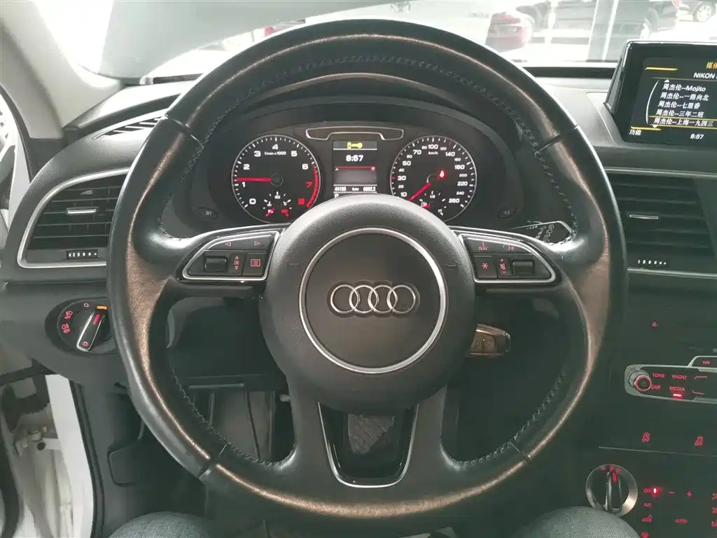 Audi Q3 2016 — фото 11