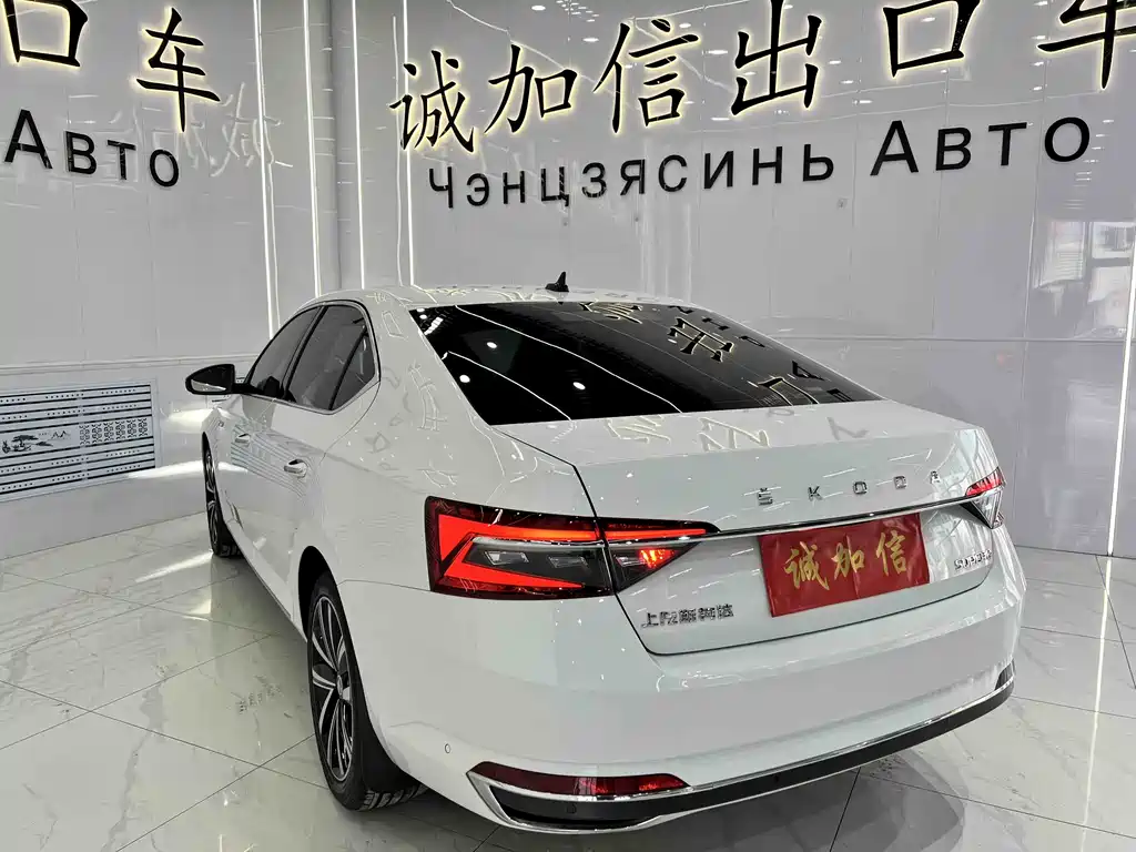 Skoda Superb 2023 — фото 6