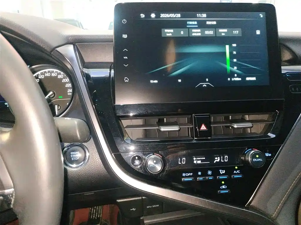 Toyota Camry 2023 — фото 13