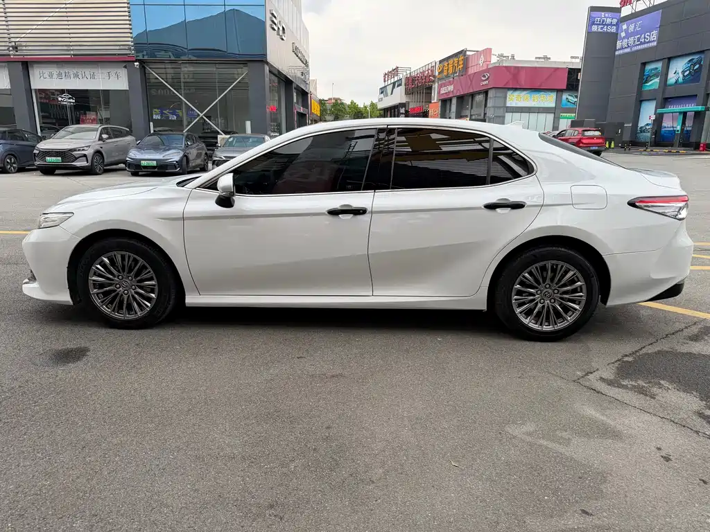 Toyota Camry 2020 — фото 10