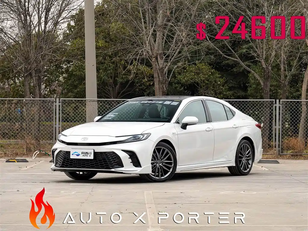 Toyota Camry 2024 — фото 1