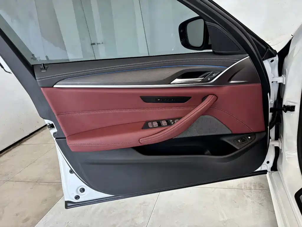 BMW 5 Series New Energy 2022 — фото 10