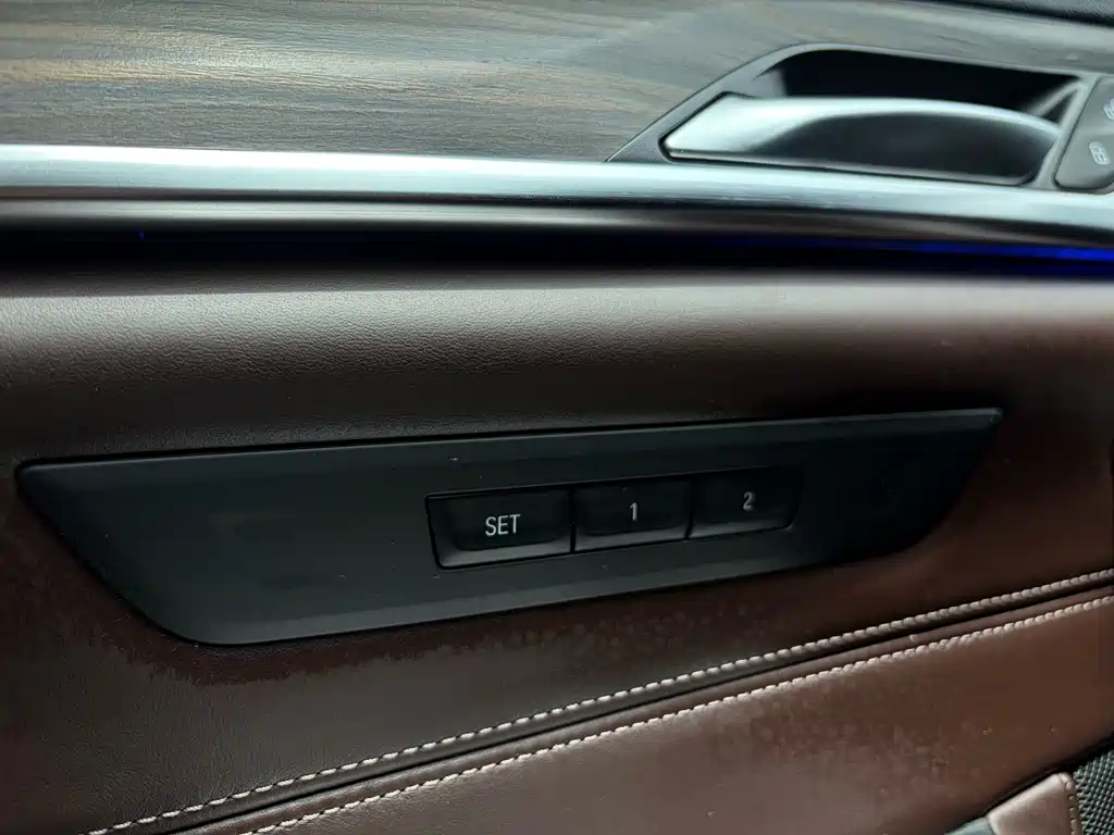 BMW 5 Series 2019 — фото 18
