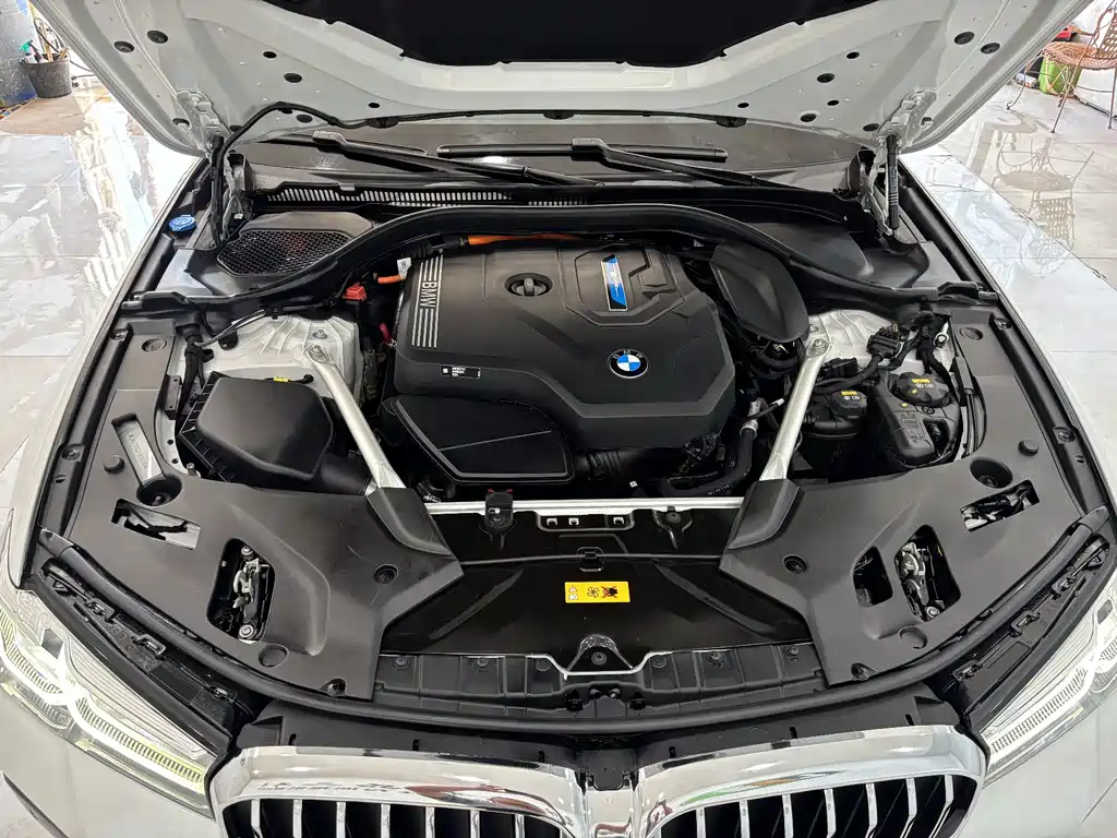 BMW 5 Series New Energy 2022 — фото 31