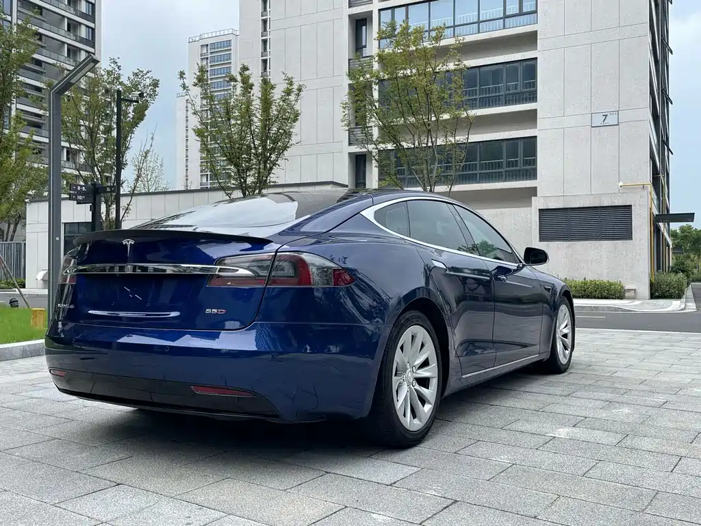 Tesla Model S 2017 — фото 8