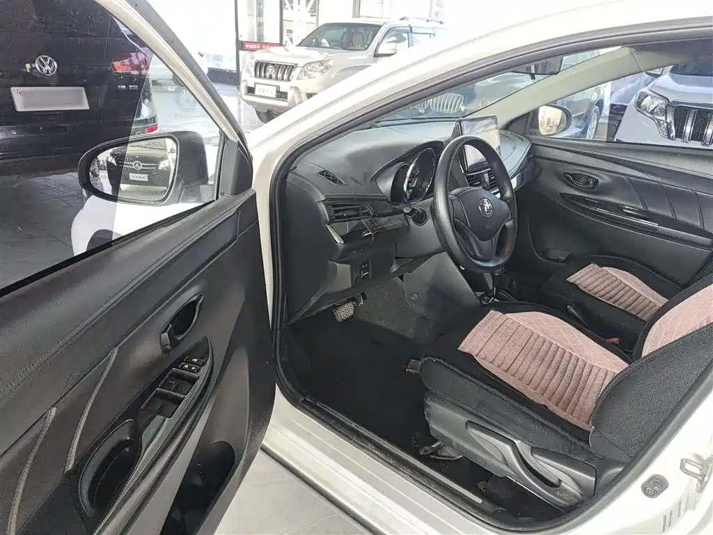 Toyota Yaris L 2021 — фото 12