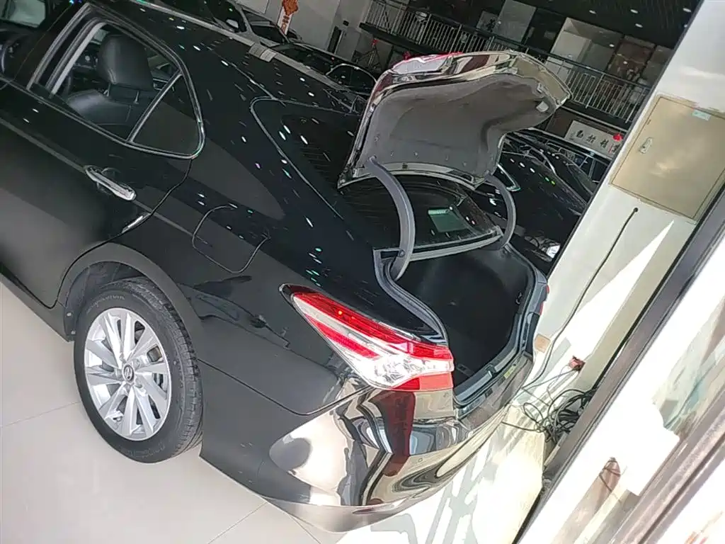 Toyota Camry 2022 — фото 19