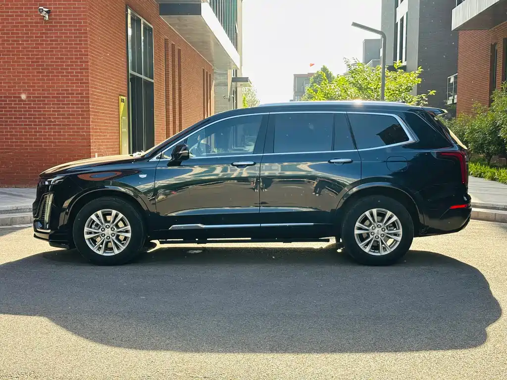 Cadillac XT6 2022 — фото 8