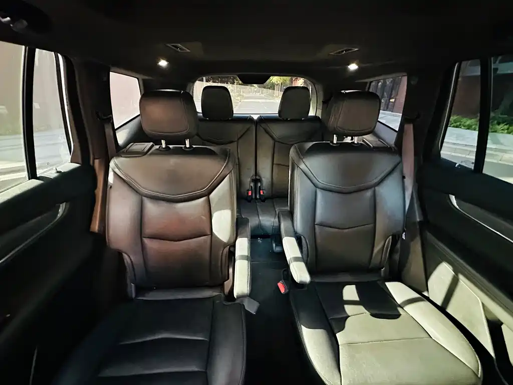 Cadillac XT6 2022 — фото 16
