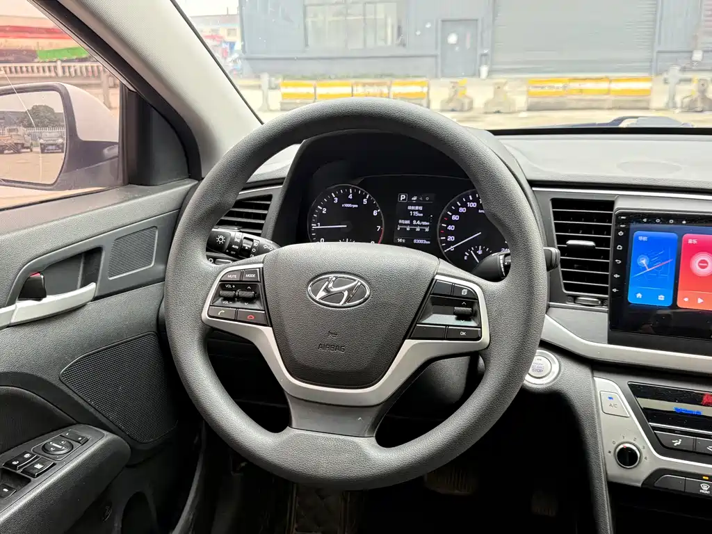 Hyundai Elantra 2016 — фото 11