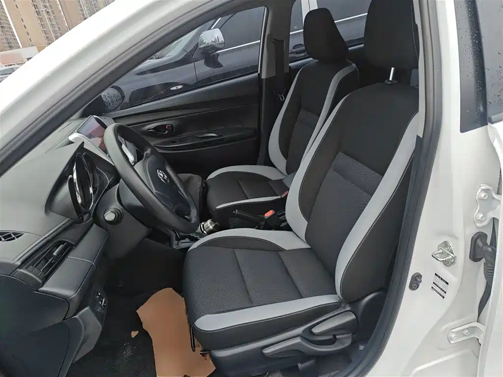 Toyota Yaris L 2020 — фото 15