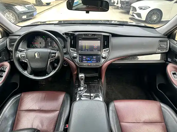 Toyota Crown 2018
