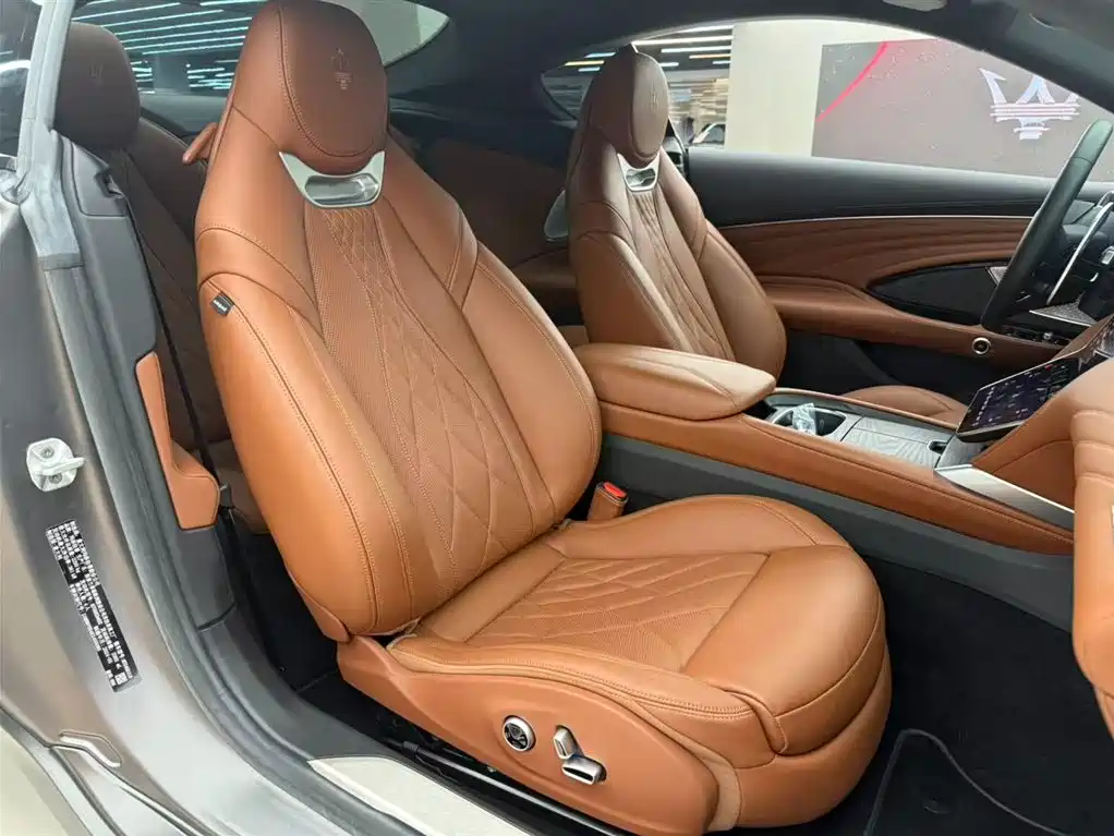 Maserati GranTurismo 2024 — фото 11