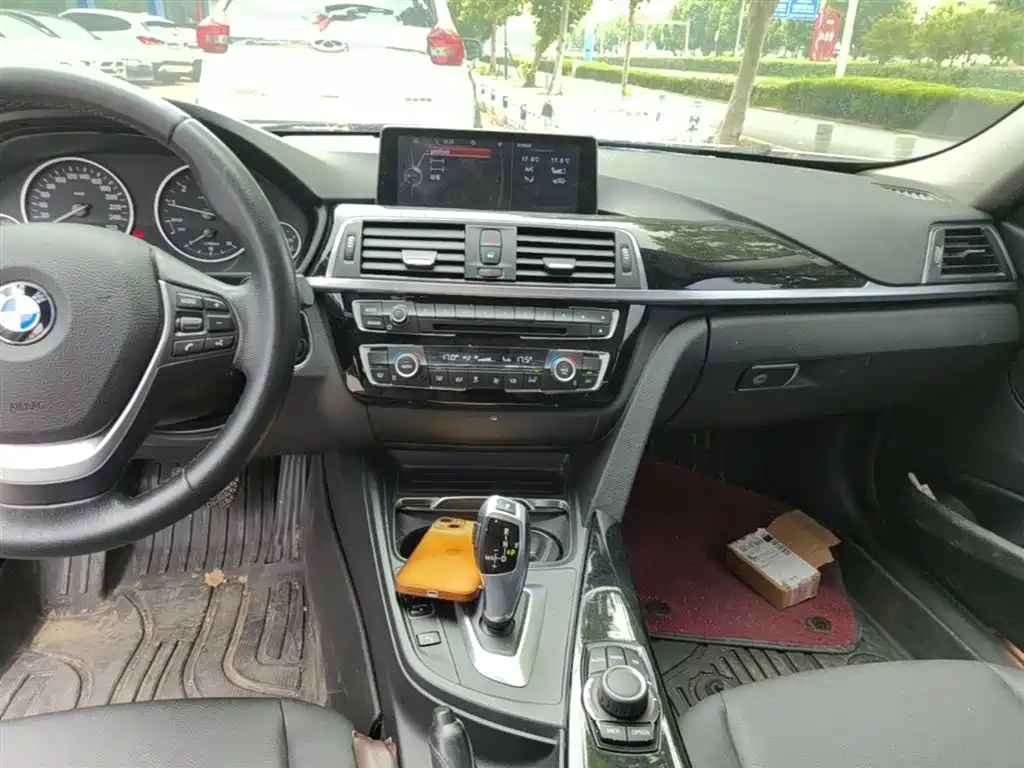 BMW 3 Series 2017 — фото 13