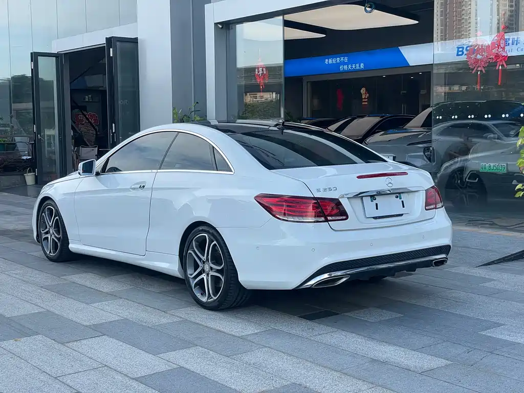 Mercedes-Benz E-Class 2015 — фото 17