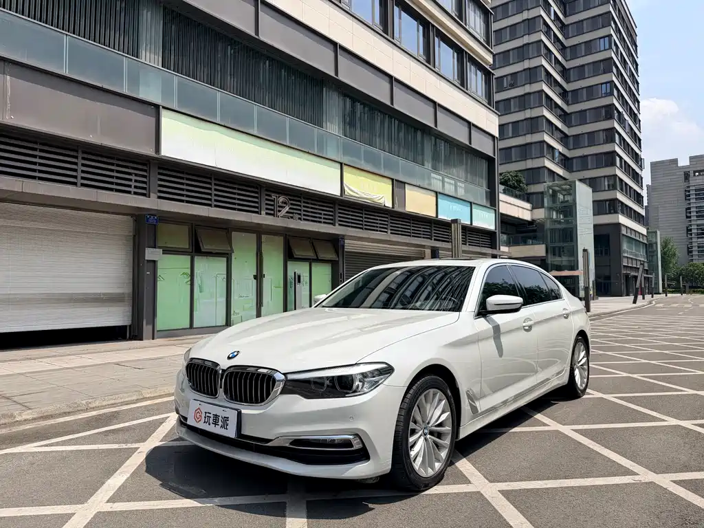 BMW 5 Series 2018 — фото 1
