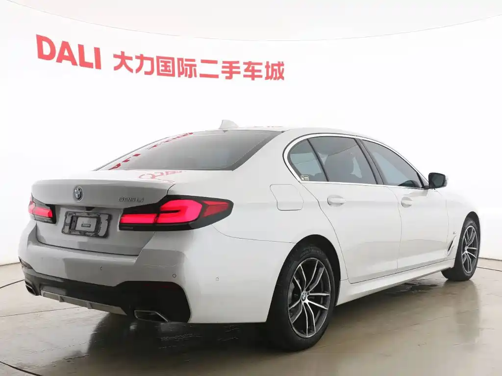 BMW 5 Series 2022 — фото 14