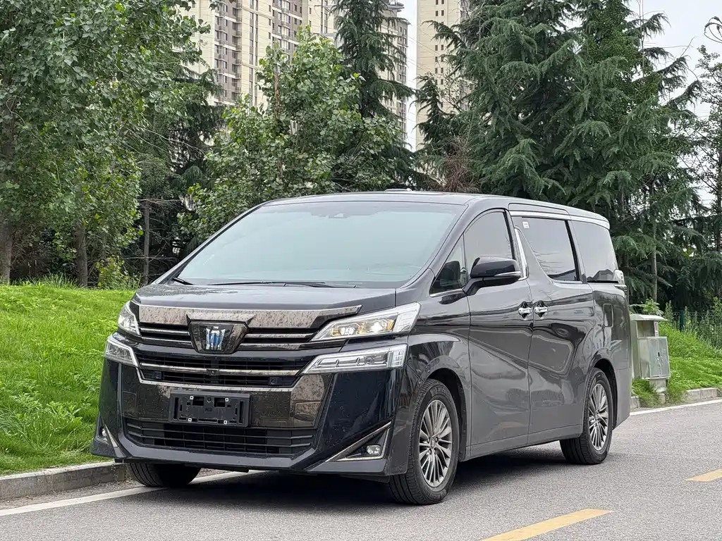 Toyota Vellfire 2023 — фото 1
