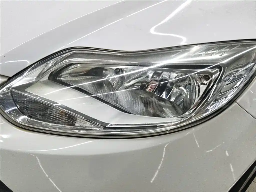 Ford Focus 2015 — фото 24