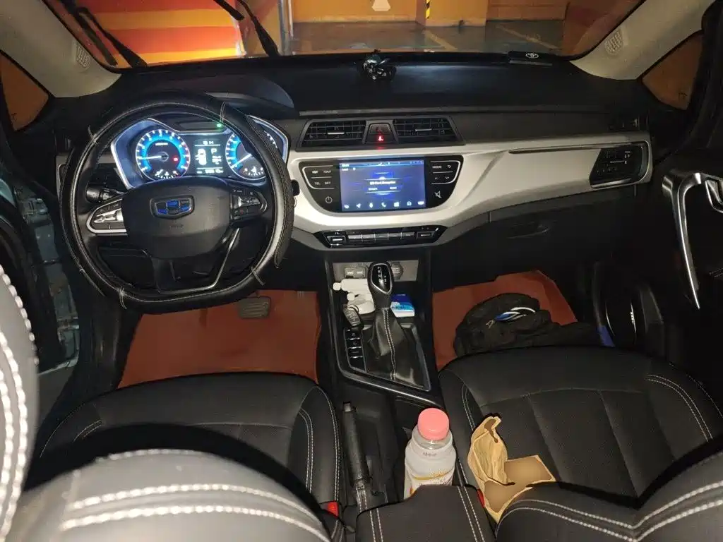 Geely Vision X3 2020 — фото 13