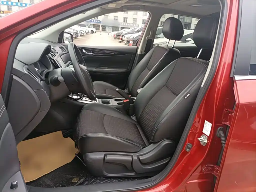 Nissan Tiida 2017 — фото 15