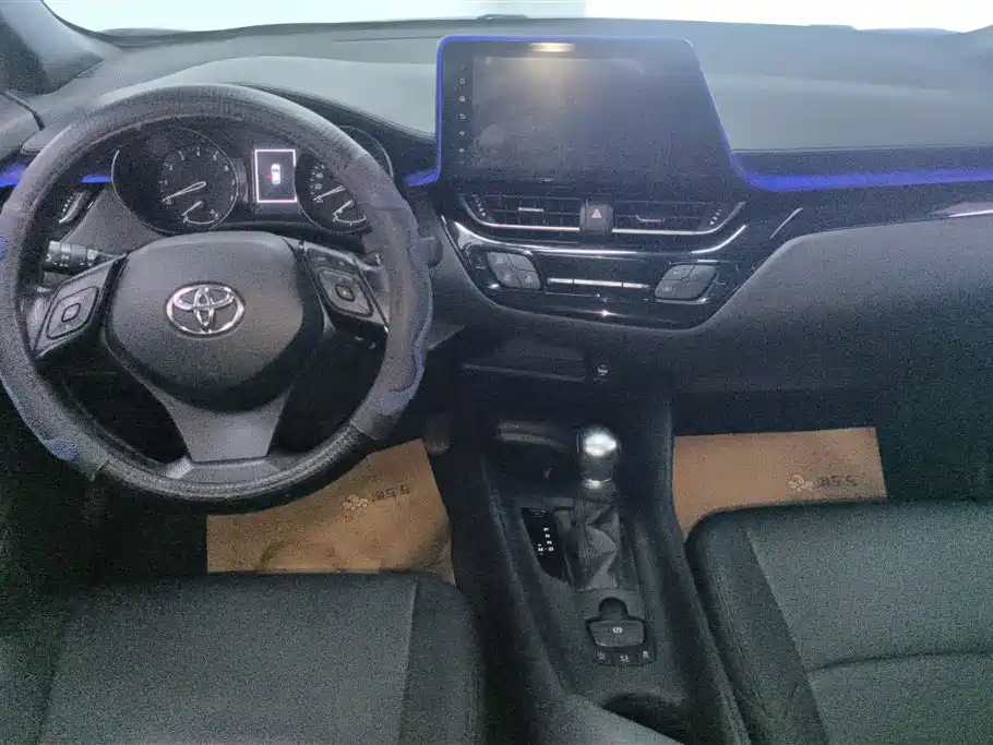 Toyota C-HR 2020 — фото 12