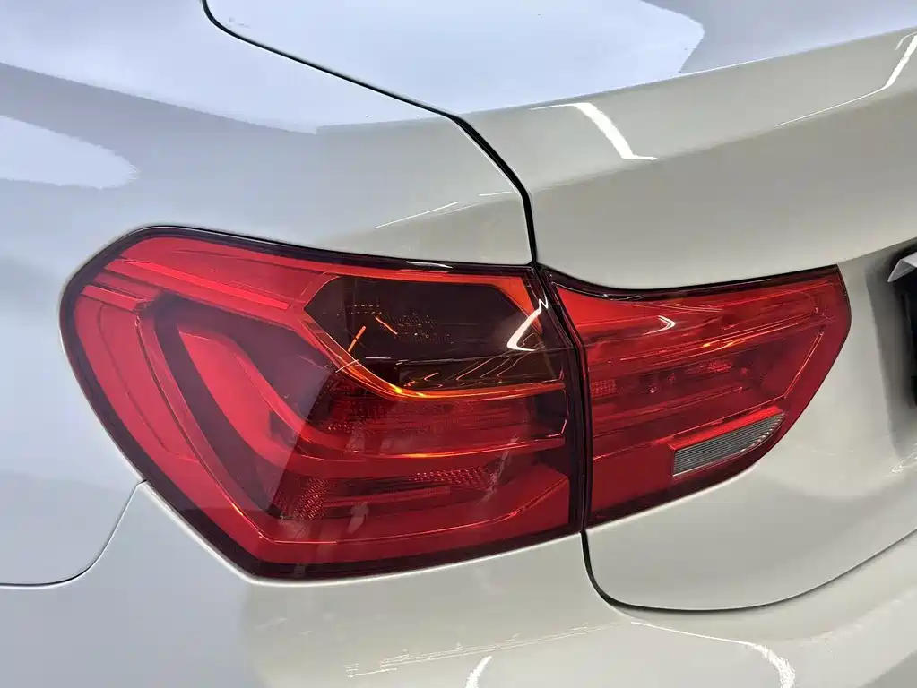 BMW 1 Series 2017 — фото 13