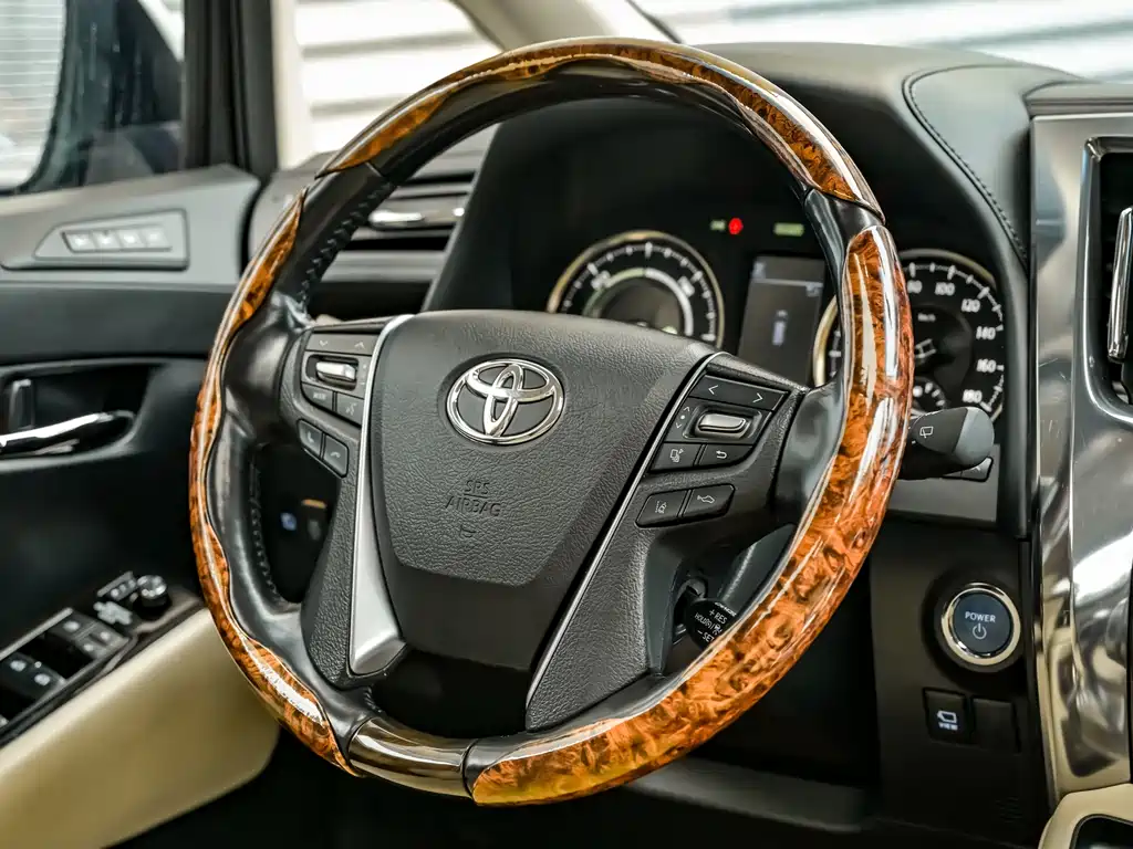Toyota Alphard 2020 — фото 11