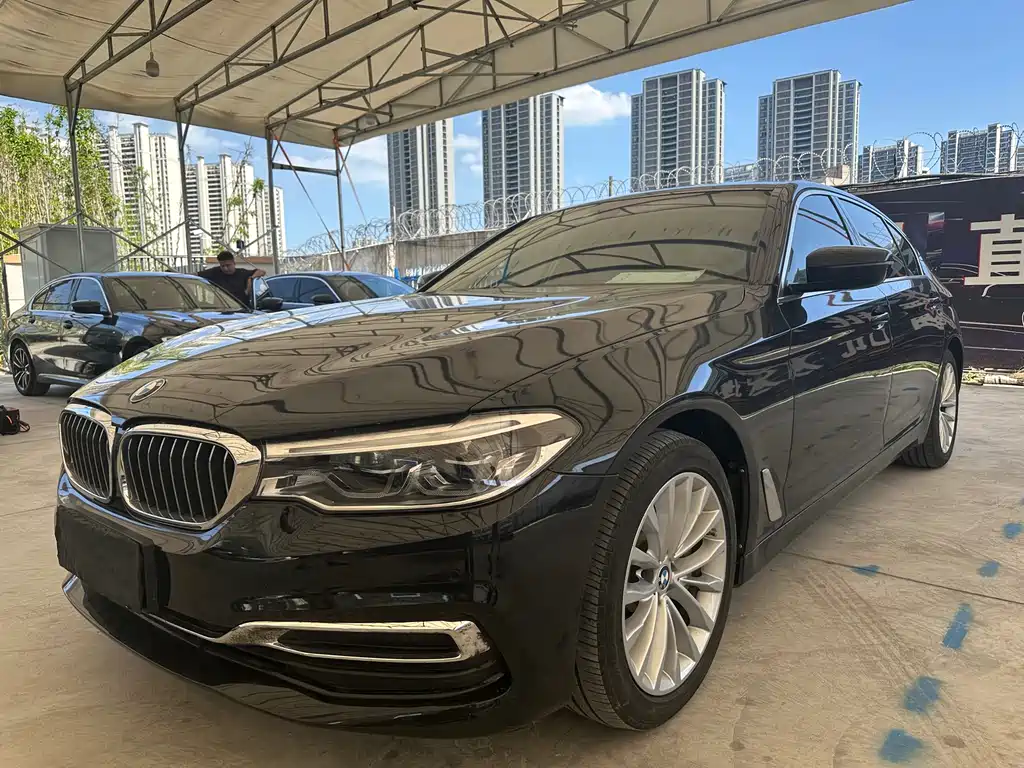 BMW 5 Series 2021 — фото 1