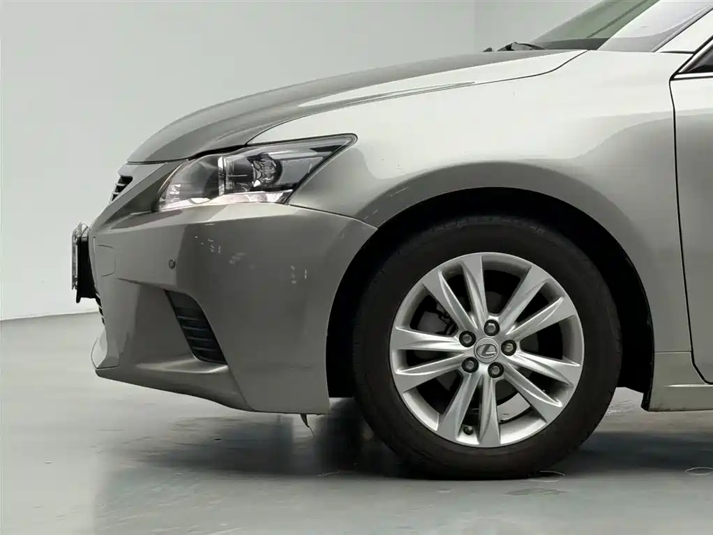 Lexus CT 2017 — фото 15