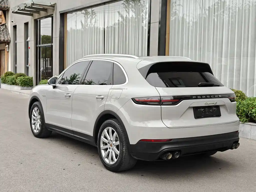Porsche Cayenne Hybrid 2021 — фото 4