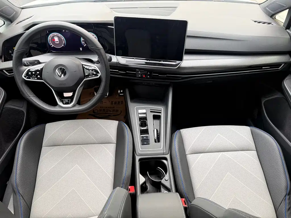 Volkswagen Golf 2024
