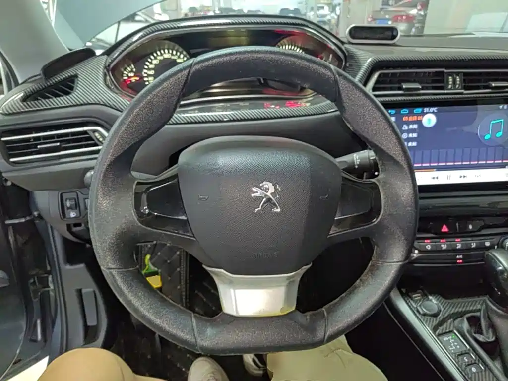 Peugeot 308 2018 — фото 11