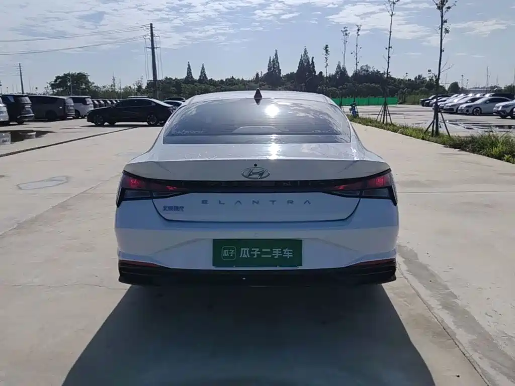 Hyundai Elantra 2022