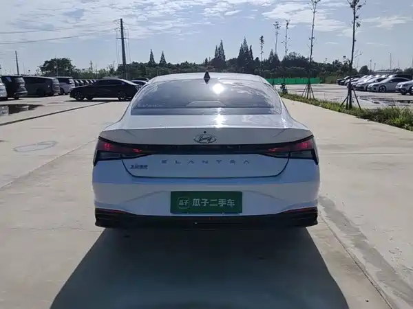 Hyundai Elantra 2022