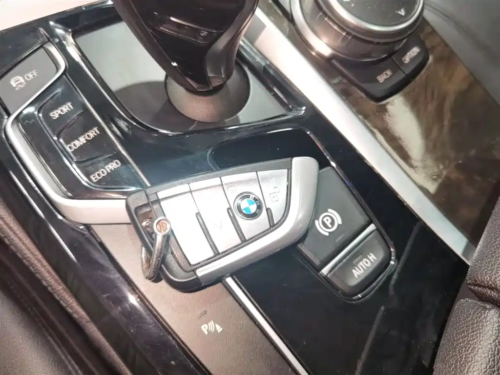 BMW 5 Series 2018 — фото 17