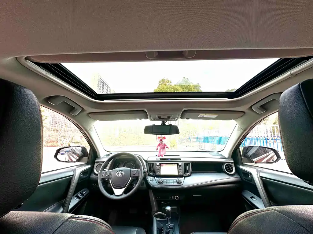 Toyota RAV4 2017 — фото 13