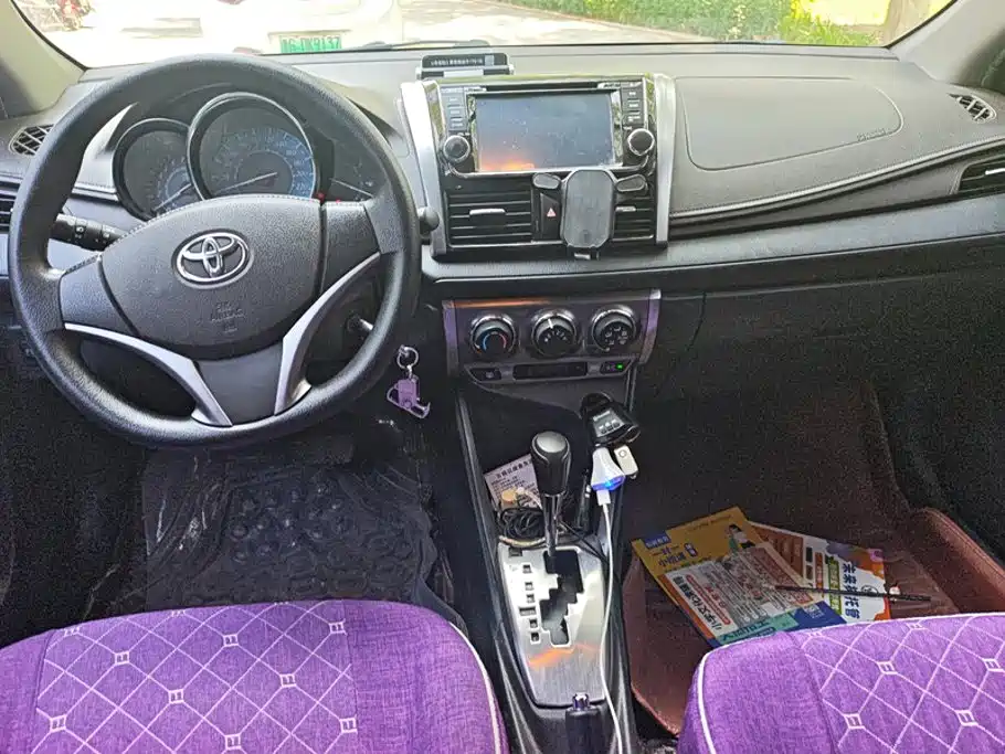 Toyota Yaris L 2015 — фото 12