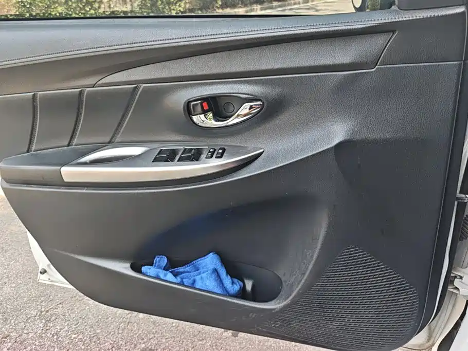 Toyota Yaris L 2015
