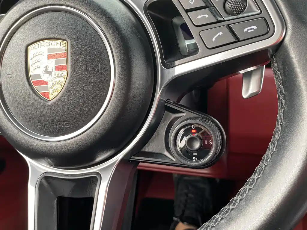 Porsche Cayenne 2020 — фото 24