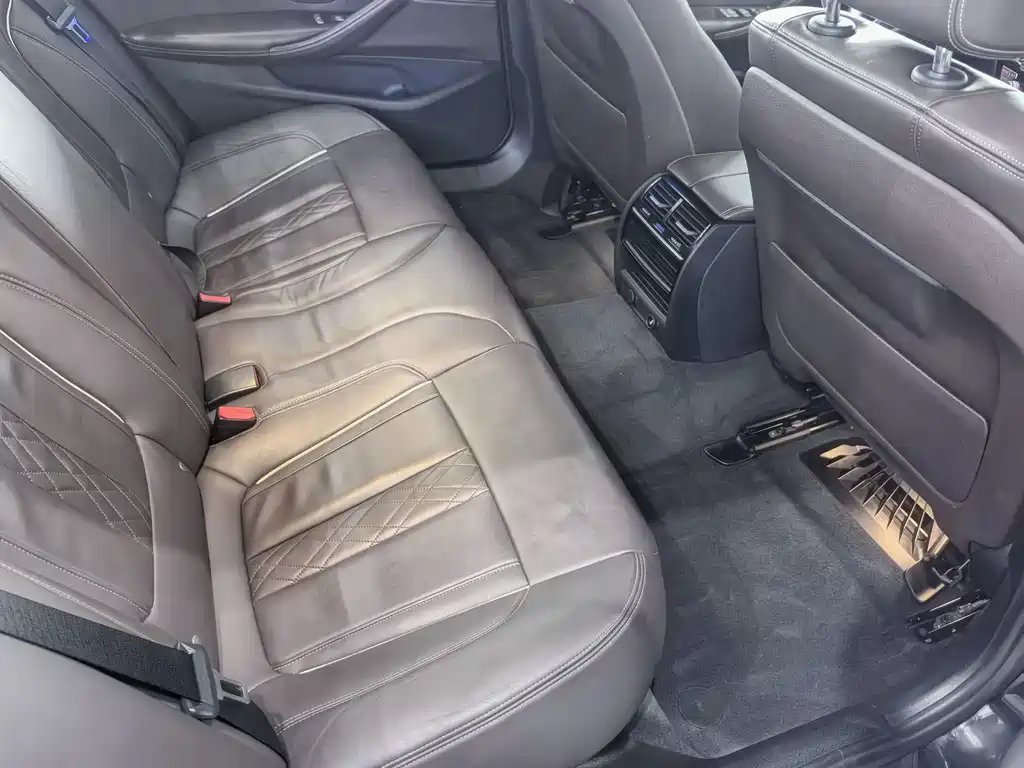 BMW 5 Series New Energy 2018 — фото 18