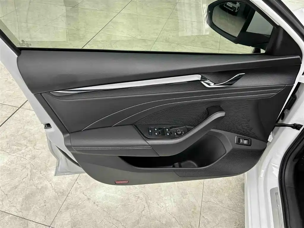 Skoda Octavia 2024 — фото 10