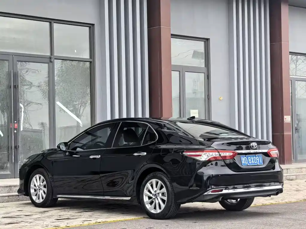 Toyota Camry 2023 — фото 9