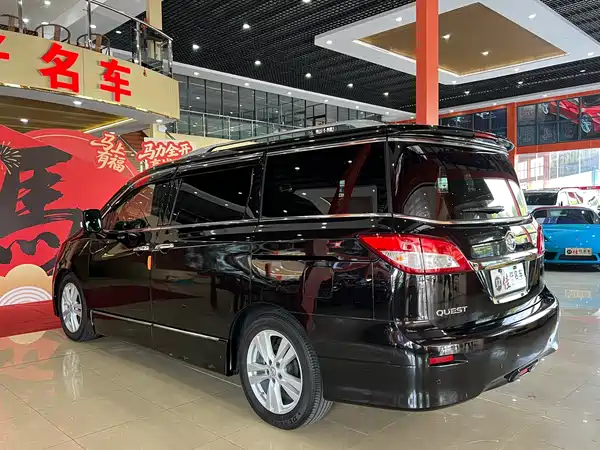 Nissan Quest 2015