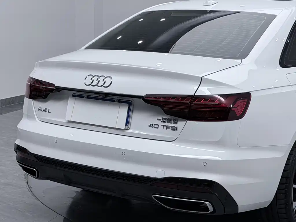 Audi A4L 2023 — фото 29