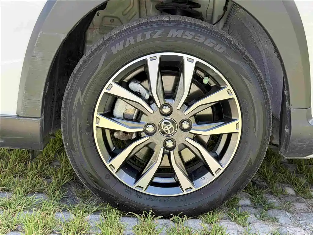 Toyota Yaris L 2023 — фото 14