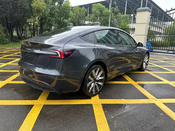Tesla Model 3 2024